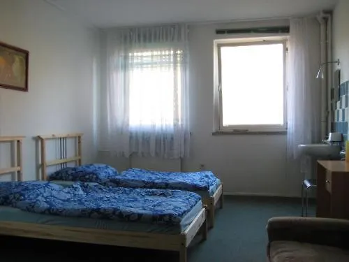 Touristenhaus Berlin Grunau旅舍 0*,